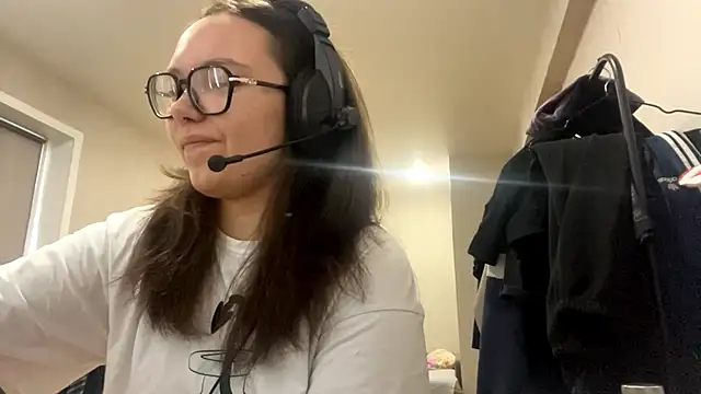 KerriMcbreen online show from 12/04/25, 03:16