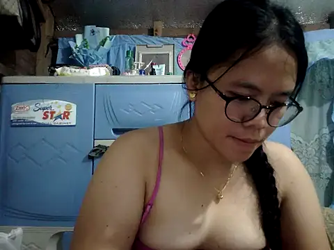 Snapshot of xxdreamgirl69 chatting on 06/21/26, 10:18 xxdreamgirl69 online show from 06/21/26, 10:18