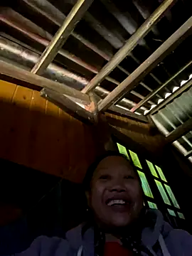 Snapshot of LeoPet2x chatting on 11/29/25, 02:03 LeoPet2x online show from 11/29/25, 02:03