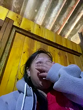 Snapshot of LeoPet2x chatting on 11/30/25, 02:15 LeoPet2x online show from 11/30/25, 02:15