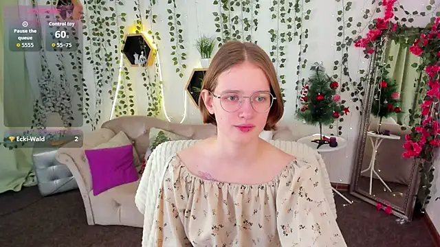 Mia Mooore online show from 12/18/25, 02:01