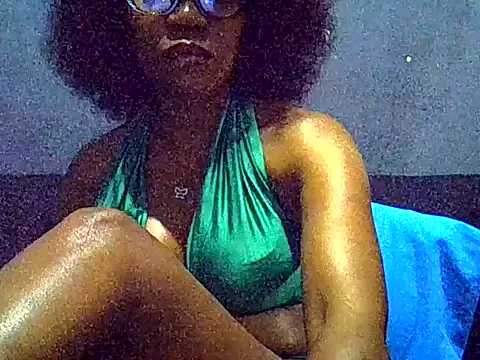Snapshot of PreettyTee chatting on 07/17/26, 11:42 PreettyTee online show from 07/17/26, 11:42