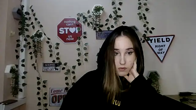 Moon  Lily online show from 12/01/25, 02:55