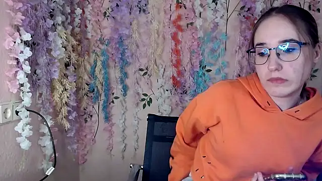 Moon  Lily online show from 12/02/25, 03:18