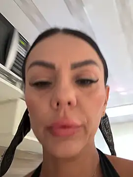 Snapshot of SofhiaTaylor chatting on 12/14/25, 02:55 SofhiaTaylor online show from 12/14/25, 02:55