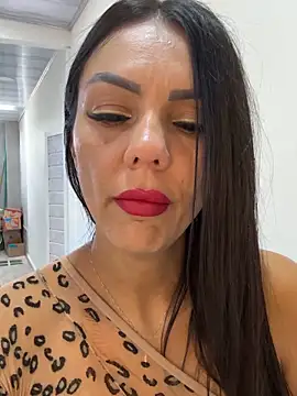 Snapshot of SofhiaTaylor chatting on 12/15/25, 02:54 SofhiaTaylor online show from 12/15/25, 02:54