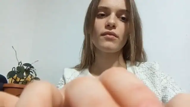 Snapshot of MildredVillareal chatting on 12/16/25, 03:06 MildredVillareal online show from 12/16/25, 03:06