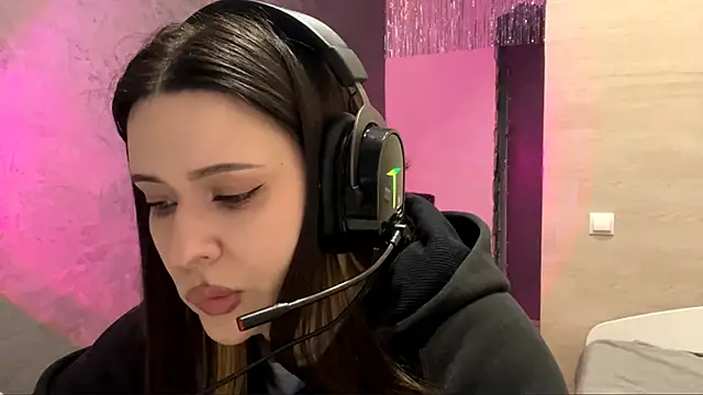 AngeliqueSulima online show from 12/18/25, 02:12