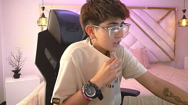 Snapshot of valeryevansvg chatting on 11/28/25, 02:31 valeryevansvg online show from 11/28/25, 02:31