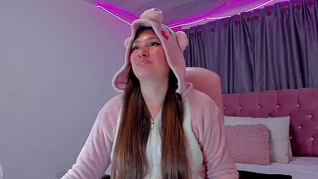 Snapshot of AngieG02_ chatting on 12/16/25, 03:11 AngieG02 online show from 12/16/25, 03:11