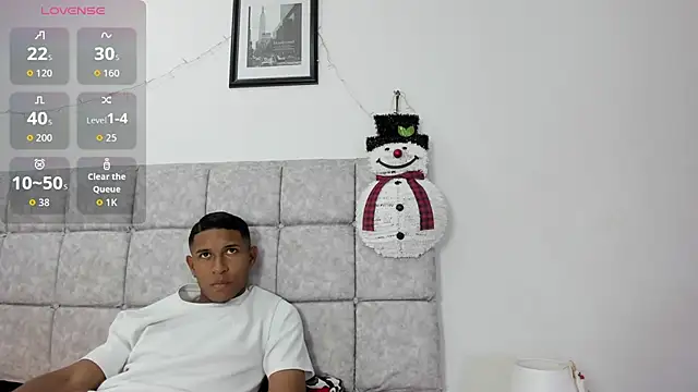 Snapshot of sofiia_smith_ chatting on 12/13/25, 08:47 sofiia smith online show from 12/13/25, 08:47