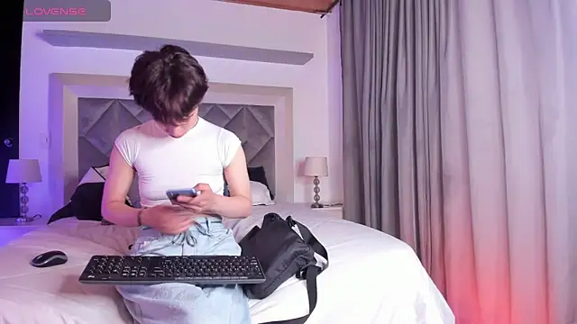 Brenda Tina online show from 12/19/25, 09:22