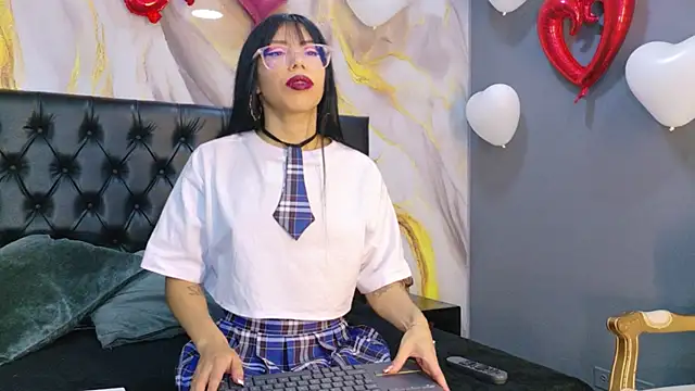 MilaDeRoux online show from 02/13/26, 04:19