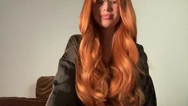 Snapshot of EliseMeadow chatting on 12/17/25, 07:25 EliseMeadow online show from 12/17/25, 07:25