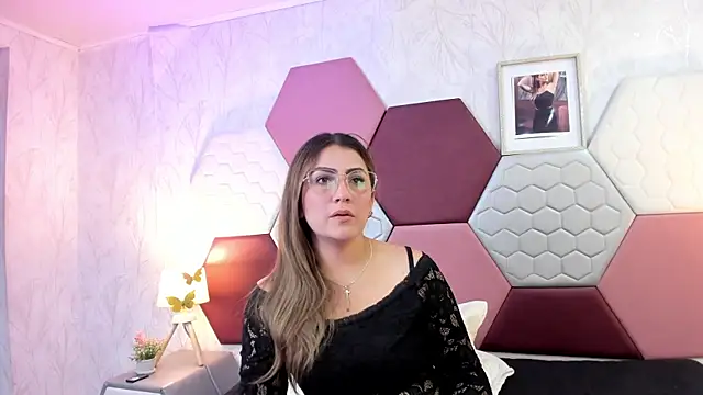 AriaRous online show from 04/23/26, 04:31