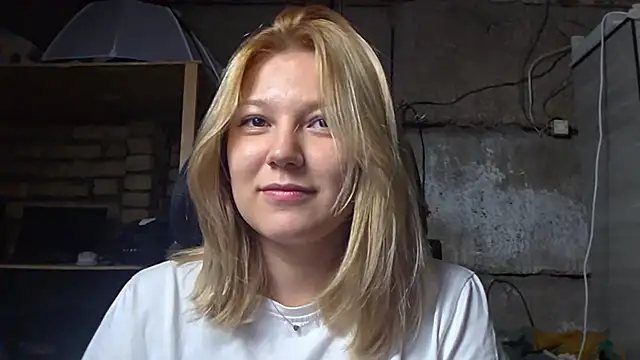 ShinyJules online show from 08/08/26, 08:38