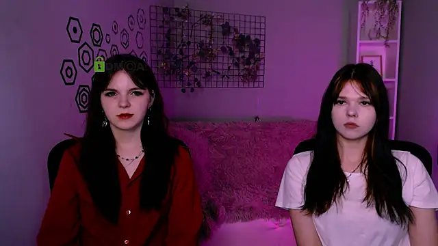 Snapshot of mikameovv chatting on 12/03/25, 12:14 mikameovv online show from 12/03/25, 12:14