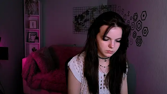 Snapshot of mikameovv chatting on 12/05/25, 12:25 mikameovv online show from 12/05/25, 12:25