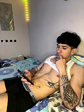 wil hot online show from 12/19/25, 03:46