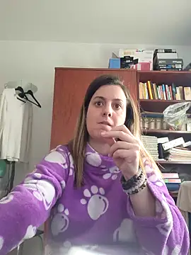 Snapshot of Sareyxon chatting on 12/19/25, 10:00 Sareyxon online show from 12/19/25, 10:00