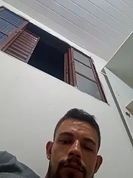 Snapshot of leonct chatting on 12/01/25, 02:05 leonct online show from 12/01/25, 02:05