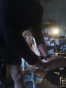 Snapshot of DanWolverin chatting on 02/11/26, 04:34 DanWolverin online show from 02/11/26, 04:34