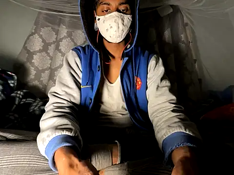 Snapshot of hunterboy2001 chatting on 11/30/25, 04:11 hunterboy2001 online show from 11/30/25, 04:11