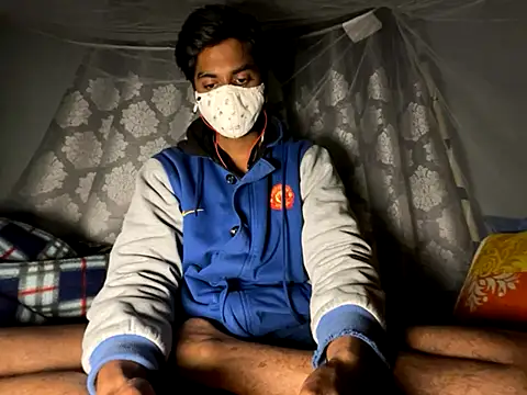 Snapshot of hunterboy2001 chatting on 12/01/25, 04:34 hunterboy2001 online show from 12/01/25, 04:34