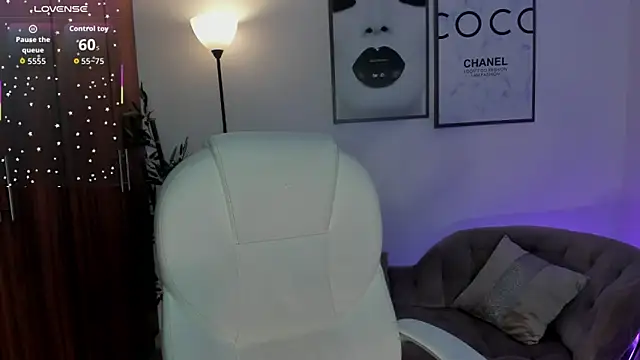 Snapshot of alana_martiins chatting on 03/25/26, 10:49 alana martiins online show from 03/25/26, 10:49