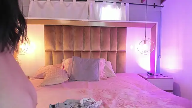 BrianaJhons19 online show from 04/23/26, 08:55