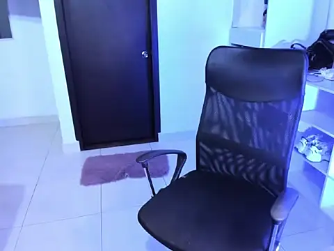 cristina697 online show from 12/18/25, 12:49