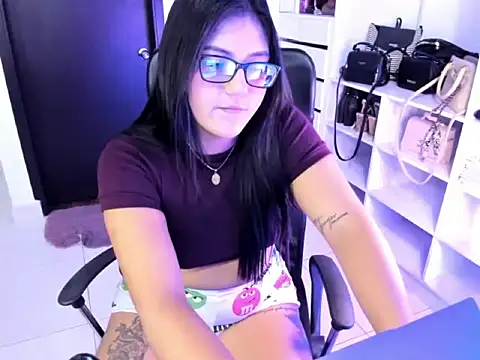 cristina697 online show from 02/03/26, 04:21