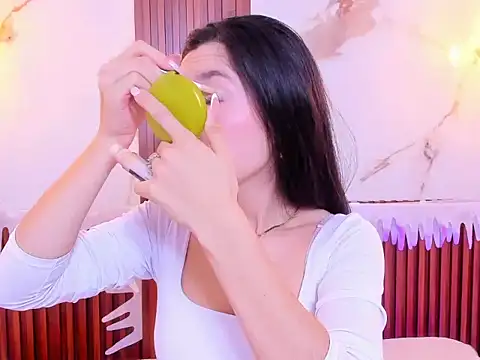 MiaLovely1 online show from 12/20/25, 07:54