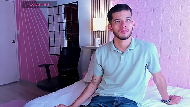 Snapshot of dear_lover1 chatting on 12/15/25, 02:21 dear lover1 online show from 12/15/25, 02:21