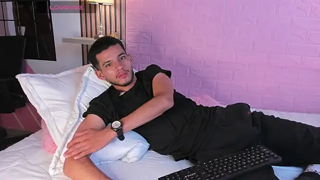 Snapshot of dear_lover1 chatting on 12/16/25, 02:11 dear lover1 online show from 12/16/25, 02:11