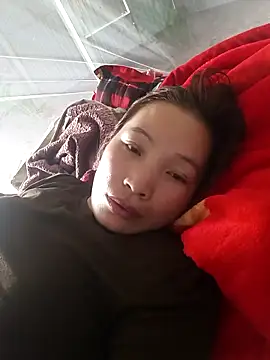 Evelyn-n online show from 12/17/25, 06:08