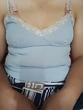 Snapshot of Evelyn-n chatting on 06/11/26, 12:58 Evelyn-n online show from 06/11/26, 12:58