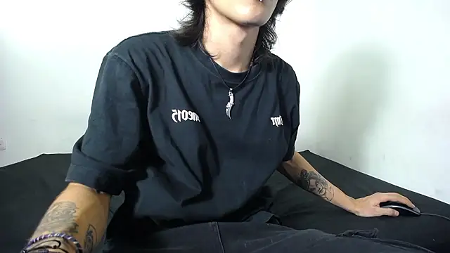 Snapshot of Slashot33 chatting on 02/22/26, 05:19 Slashot33 online show from 02/22/26, 05:19