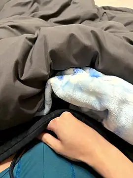 Snapshot of huto_0513 chatting on 12/04/25, 07:06 huto 0513 online show from 12/04/25, 07:06