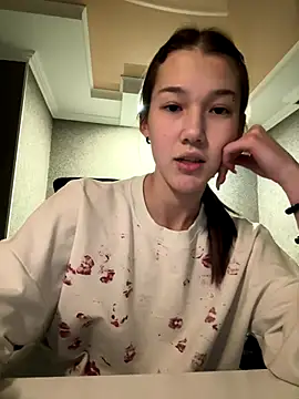 Snapshot of lilXdomii chatting on 12/15/25, 09:30 lilXdomii online show from 12/15/25, 09:30