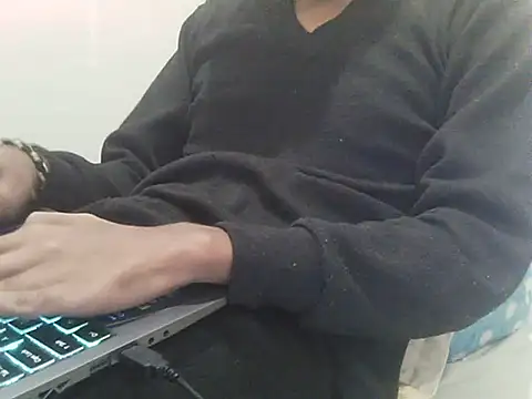 Snapshot of kalalund-up chatting on 12/03/25, 03:32 kalalund-up online show from 12/03/25, 03:32