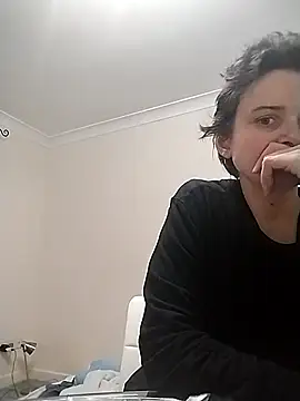 Amy01112 online show from 04/15/26, 08:20