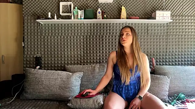 Dee Lorrie online show from 03/05/26, 12:23