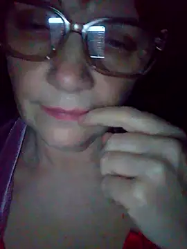 Snapshot of MichelleLove48 chatting on 03/07/26, 11:46 MichelleLove48 online show from 03/07/26, 11:46