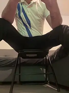 Snapshot of grosqueue3838 chatting on 12/16/25, 08:47 grosqueue3838 online show from 12/16/25, 08:47