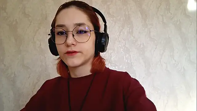 Snapshot of LinaWatter chatting on 12/14/25, 08:30 LinaWatter online show from 12/14/25, 08:30