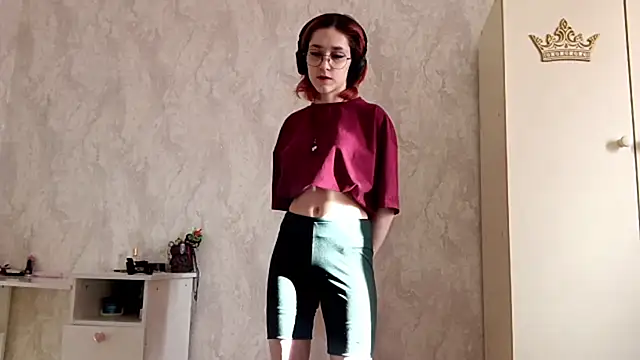 Snapshot of LinaWatter chatting on 12/15/25, 08:51 LinaWatter online show from 12/15/25, 08:51