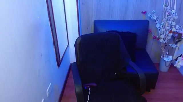 Snapshot of Angelica_Aragon chatting on 12/20/25, 06:04 Angelica Aragon online show from 12/20/25, 06:04