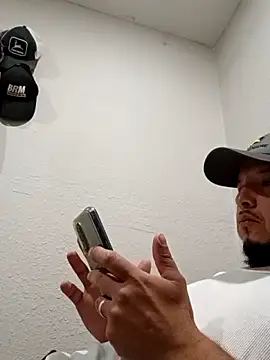 Snapshot of Lalin2323 chatting on 02/11/26, 01:21 Lalin2323 online show from 02/11/26, 01:21