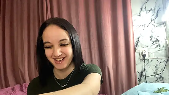 Snapshot of StacyHoyles chatting on 12/16/25, 10:42 StacyHoyles online show from 12/16/25, 10:42